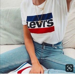 NWT unisex Levi’s shirt! LAST ONE SX MED!